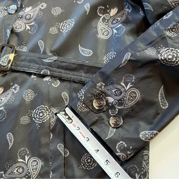 Capelli of New York Black Paisley Rain Coat Belt Hood Large - Picture 11 of 12